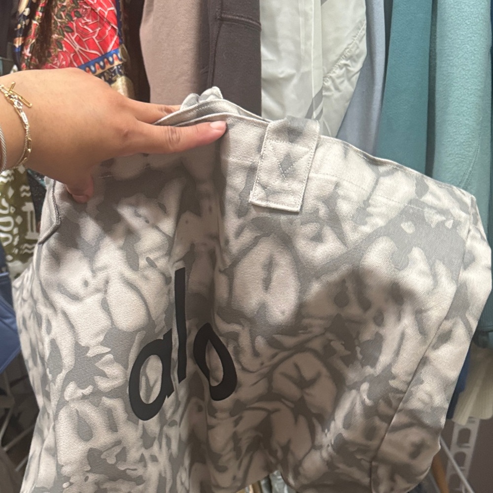ALO Yoga Gray and Cream Tote Bag